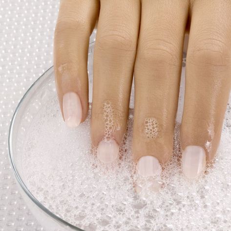 Close up of woman's hand in bowl of soapy water Remove Acrylic Nails At Home, Take Off Acrylic Nails, Remove Shellac Polish, Remove Fake Nails, Shellac Nail Art, Remove Acrylic Nails, Acrylic Nails At Home, Easter Nail Art, Damaged Nails