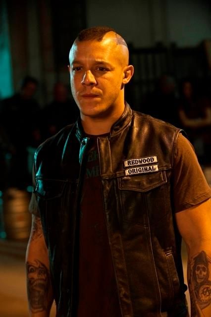 Juan Carlos "Juice" Ortiz - Sons of Anarchy #TheoRossi #JuiceOrtiz #JuanCarlosOrtiz #SonsofAnarchy #SOA #SAMCRO #RedwoodOriginal #SonsofAnarchyCalifornia Más información en https://twitter.com/SOASAMCROSpain Sons Of Anarchy Juice, Bobby Munson, Sons Of Anarchy Cast, Juice Ortiz, Mark Boone Junior, Jackson Teller, Anarchy Quotes, Kim Coates, Ryan Hurst