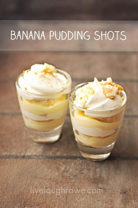 Banana Pudding Shots Banana Pudding Shots, Pudding Jello Shots, Jello Pudding Shots, Shot Glass Desserts, Easy Banana Pudding, Dessert Shooters, Dessert Shots, Pudding Shots, Bite Size Desserts