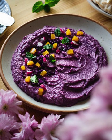 Harsimran Kaur on Instagram: “Purple Hummus 💜[Recipe Below] Being a hummus lover, I am always looking for interesting flavours to add to the basic one. This purple…” Savory Food, Hummus Recipe, Vegetarian Recipe, Recipe Inspiration, Different Colours, The Purple, Hummus, Acai Bowl, Food Inspiration