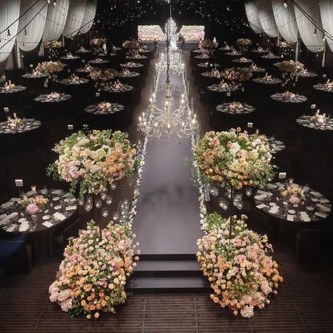 Dior Themed Wedding, Simple Wedding Decorations Indoor, Wedding Ballroom Decor, Glitz Wedding, Dior Wedding, Indoor Wedding Decorations, Lavender Wedding Theme, Wedding Hall Decorations, Wedding Concept