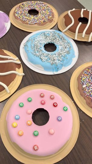 160K views · 1.3K reactions | Donuts making in the classroom 🍩 | Thank you @2art.chambers for allowing us to reshare. Love the 🍩 🍩 🍩 Time to share the donuts!!! This was a really engaging and successful lesson for all... | By The Teacher's CrateFacebook Donut Birthday Party Decorations Diy, Diy Donut Party Decorations, Donuts With Dad Decorations, Donut Games For Kids, Donut Crafts For Kids, Donuts With Grownups, Donuts With Dad, Donut Valentine, Donut Games