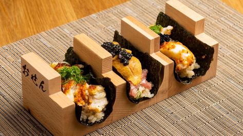 Hand Roll Sushi, Sushi Taco, Japanese Food Photography, Japanese Food Sushi, Meat Restaurant, Restaurants To Try, Barbecue Restaurant, Sushi Art, Sushi Plate