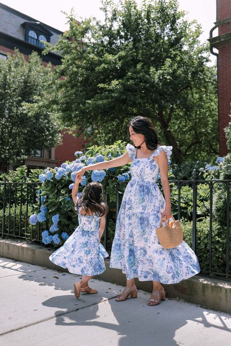 Salsa Dancer, Mom Daughter Outfits, Mommy Daughter Outfits, Mommy Outfits, Mommy And Me Dresses, Summer Outfits For Moms, Mommy Daughter, Mommy And Me Outfits, Blue And White Dress