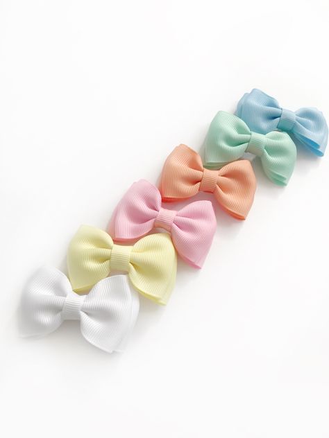 Baby Bow Clips, Disney Hair Bows, Baby Hair Bands, Disney Hair, Sewing Easy Diy, Hair Bow Sets, Sewing Crafts Tutorials, Toddler Bows, Baby Hair Clips