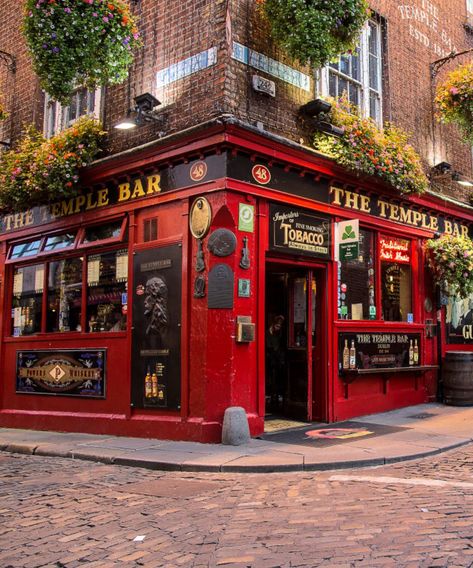 Ireland Temple Bar, The Temple Bar Dublin, Irish Cafe, Dublin Temple Bar, Pub Aesthetic, Backpacking Ireland, Temple Bar Dublin, Ireland Aesthetic, Ireland Hotels