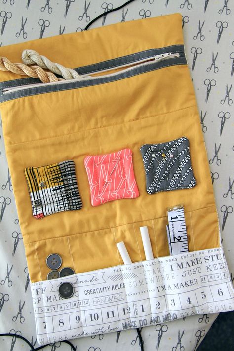 Maker Fabrics: Make and Mend Sewing Kit Tutorial Fabric Sewing Kit, Sewing Kit Tutorial, Travel Sewing, Sewing Projects Free, Free Sewing Patterns, Sew Ins, Trendy Sewing, Costura Diy, Art Lessons For Kids