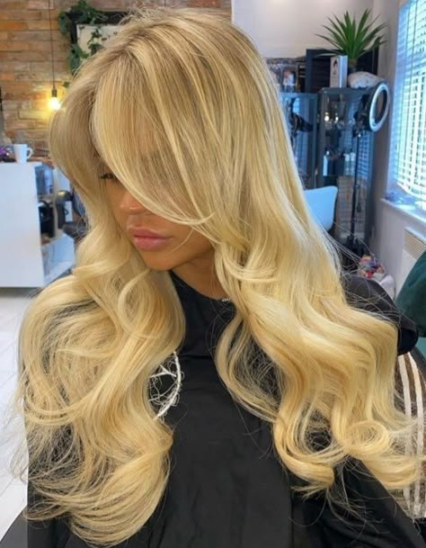 Long Blonde Curls, Barbie Hairstyles, Curled Blonde Hair, Old Money Hairstyles, Yellow Blonde Hair, Blonde Layered Hair, Perfect Blonde Hair, Dark Eyebrows, Yellow Blonde