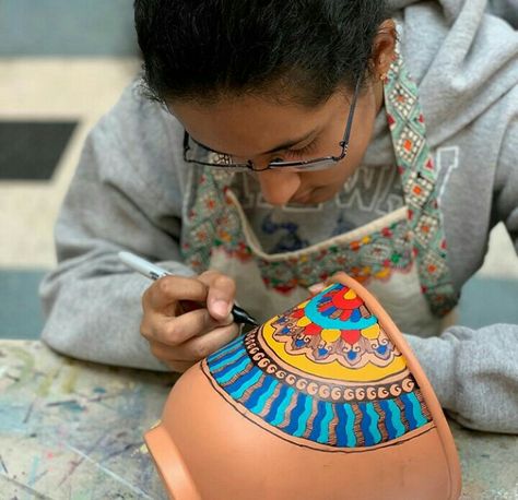 Pot Painting Ideas Creative, Pot Painting Ideas, Jute Bags Design, Plants Pots, Pot Painting, Pot Decoration, Pot Design, Terra Cotta Pot Crafts, Flower Pot Design