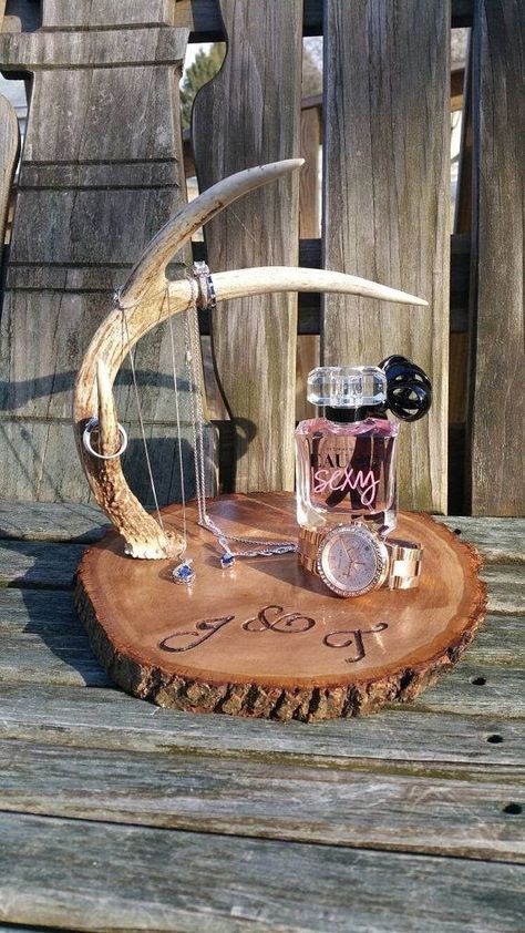 Deer Antler Jewelry Holder, Antler Jewelry Holder, Antler Diy, Antler Projects, Deer Antler Crafts, Deer Antler Jewelry, Antler Ideas, Deer Antler Decor, Antler Decor