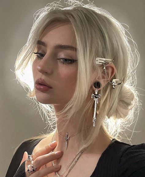 (ig: djerq) Blonde Goth, Lauren Roberts, Long White Hair, White Blonde Hair, White Blonde, Hair Reference, Jolie Photo, Aesthetic Hair, White Hair