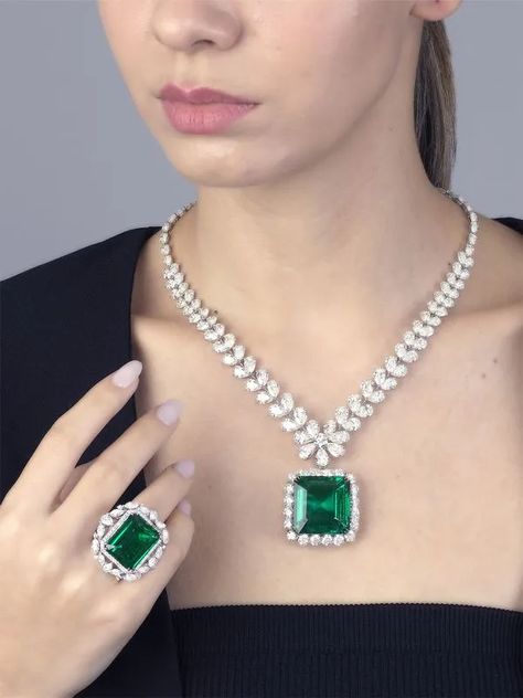 Nicest Things to Know About Colombian Emeralds Diamond Neckless, Emerald Jewelry Necklace, Diamond Necklace Wedding, Western Necklace, Inexpensive Jewelry, Feminine Necklace, Stone Jewellery, Diamond Necklace Designs, Necklace Indian