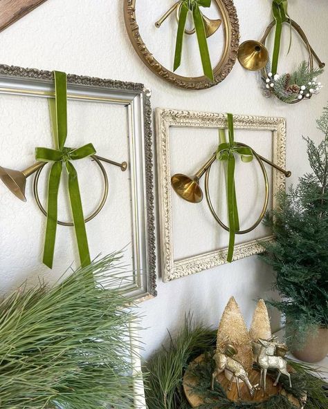 Christmas Horn Decor, Brass Horn Christmas Decor, French Horn Christmas Decor, French Horn Aesthetic, Horn Ideas, Repurposed Antiques, Hygge Aesthetic, French Horns, Woodland Christmas Decor