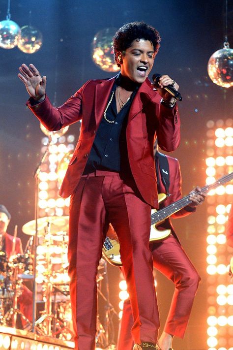 Bruno Mars Costume, Bruno Mars Music, Bruno Mars Concert, Billboard Music, Destiny's Child, Red Hot Chili Peppers, Billboard Music Awards, American Rappers, Chili Peppers