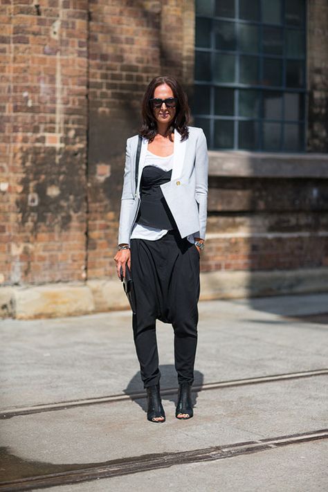 Australia Fashion Week Style Spring 2013 Hammer Pants Outfit, Work Street Style, Tash Sefton, Elle Ferguson, Australia Fashion, Drop Crotch Pants, Fashion Articles, Streetstyle Fashion, Spring Street Style