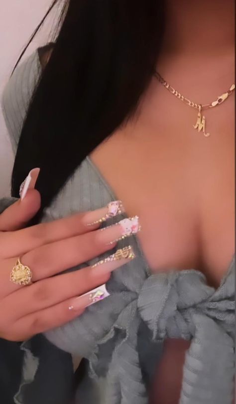 Nails Aesthetic Picture, How To Pose For Nail Pictures, Selfie With Nails, Nail Inspo Latina, Baddie Nails Acrylic, Nail Poses, Nails Latina, Latina Makeup Looks, Latina Nails