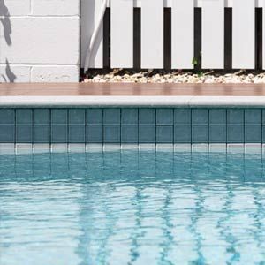 6x6 Pool Tile Ideas, Marble Pool Tiles, Ceramic Pool Tile, Pool Tile Modern, Grey Pool Tile, White Tile Pool Waterline, White Tiled Swimming Pool, White Pool Tiles Waterline, Grey Pool Tile Waterline