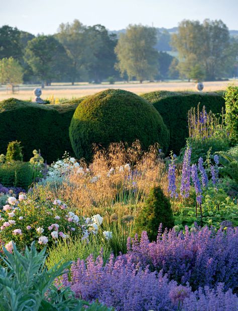 Inside the painterly walled garden of a 16th-century Wiltshire castle | House & Garden Planting Schemes, Romantic Backdrop, Sunken Garden, English Country Style, Formal Garden, Walled Garden, Castle Garden, Garden Architecture, Castle House