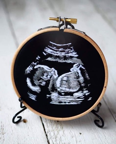 Ultrasound Embroidery, Ultrasound Art, Cool Cross Stitch, Baby Ultrasound, Modern Embroidery Kit, Embroidered Portrait, Ultrasound Pictures, Embroidery Beaded, Diy Baby Shower Gifts