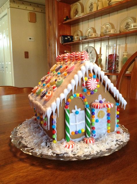 Gingerbread House Simple Ideas, Ginger Bread House Ideas Simple, Aesthetic Ginger Bread House, Ginger Bread House Ideas Easy, Aesthetic Gingerbread House Ideas, Gingerbread House Ideas Simple, Ginger Bread House Aesthetic, Ginger Bread Houses Ideas, Easy Gingerbread Houses