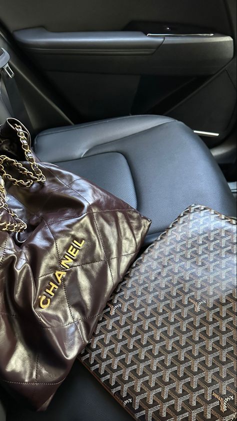 Chanel 22 Bag, Cute Laptop Cases, Chanel 22, Goyard Bag, Fashion Goals, Bags Aesthetic, Trust The Process, Laptop Case, Luxury Home Decor