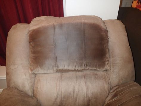 Cleaning microfiber couches, how to clean a microfiber couch, cleaning tips, popular pin, clean home, cleaning, clean couches. How To Clean Micro Suede Couch, Cleaning Recliner Fabric, How To Clean Microfiber Furniture, How To Clean Fake Leather Couch, How To Clean A Suede Couch, How To Clean Microfiber Couch, How To Clean Couches, Microfiber Couch Cleaning, Cleaning Microfiber Sofa