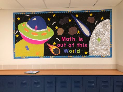 Outer Space Quotes, Aliens Spaceship, Space Bulletin Boards, Display Boards For School, Space Theme Classroom, Dinosaur Classroom, Art Bulletin Boards, Work Bulletin Boards, Bullentin Boards