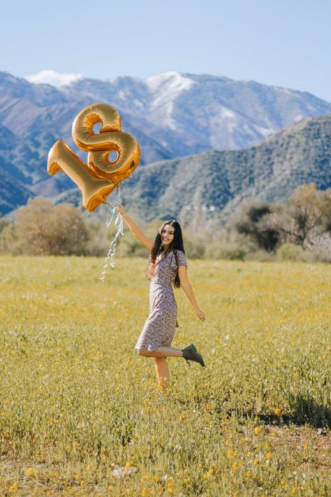 18th Balloons, 18th Birthday Photoshoot, Pictorial Ideas, Sweet 16 Pictures, Number Balloons Birthday, Birthday Balloons Pictures, 18th Birthday Party Themes, Balloon Pictures, 21st Birthday Photoshoot