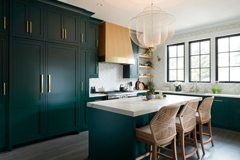 Types Of Kitchen Cabinets, Green Kitchen Designs, Dark Green Kitchen, Kitchen Finishes, Green Kitchen Cabinets, All White Kitchen, Types Of Cabinets, Green Cabinets, White Cabinetry