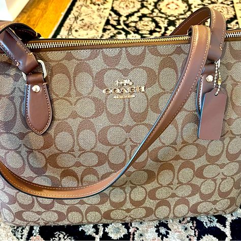 Brand New In Box - Coach Gallery Tote Bag (Medium Sized) With Gold Hardware. Beautiful Bag That Will Compliment Any Outfit! Coach Gallery Tote, Boxing Coach, Medium Bags, Beautiful Bags, Coach Handbags, Coach Bags, Medium Size, Gold Hardware, Shop My