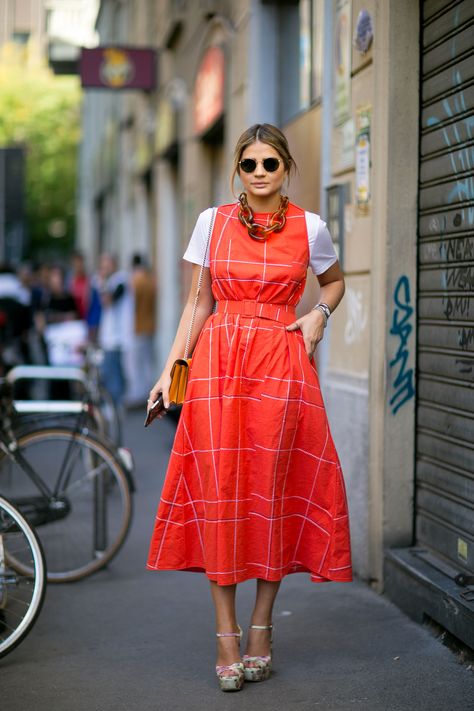 Milan Fashion Week, Day 2 Fashion Milan, Street Style 2016, Oufits Casual, Summer Work Outfits, Milan Fashion Weeks, Street Style Trends, Street Style Chic, Fashion Week Street Style, Harper's Bazaar