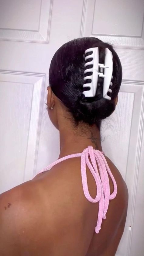 Slick Back Claw Clip, Styles Natural Hair, Hair Styles Natural, Hair Styles Easy, Natural Hair Bun Styles, Protective Hairstyles For Natural Hair, Quick Natural Hair Styles, Curls Hairstyles, Cute Curly Hairstyles