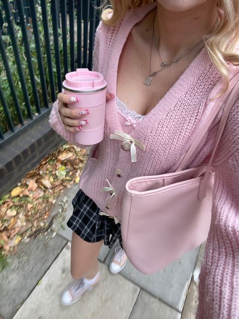 Spring Pink Outfits, Coquette Office Outfit, Pink It Girl, Outfit Inspo Cute, Pink Autumn, Sunday Reset, Hyper Feminine, College Fits, Coffee Run