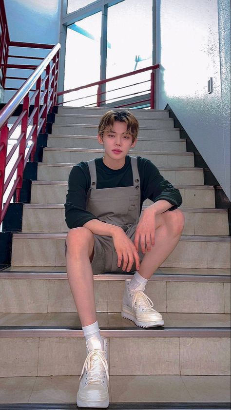 Yeonjun Full Body Photo, Yeonjun Boyfriend Material, Yeonjun Boyfriend, Full Body Photo, Orange Icons:), Classy Prom Dresses, Dear Future Husband, Txt Yeonjun, Best Rapper