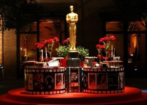 Hollywood Theme Prom, Cinema Themed Wedding, Hollywood Theme Party Decorations, Old Hollywood Prom, Red Carpet Theme Party, Oscars Theme Party, Cinema Party, Hollywood Party Decorations, Red Carpet Theme