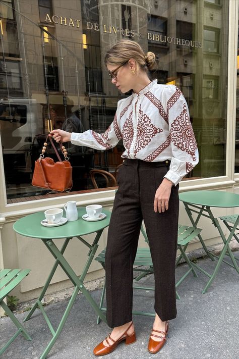 @elodieromy is wearing the Sézane Megane shirt. Styled with black high-waisted trousers, the Sézane Paula babies in tan, oversized glasses, and a cute tan handbag. We love to see how you style your Sézane favorites. Check Sézane's latest arrivals at Sezane.com. Sezane Clothing, Parisian Style Fall, Blouse Outfit Casual, Eclectic Chic, Oversized Glasses, Blouse Outfit, Boho Casual, Fancy Outfits, Inspiration Style