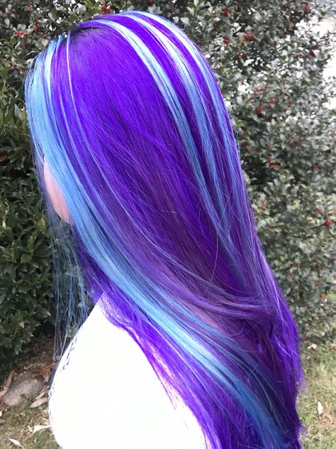 DIY Purple and blue semi-permanent hair color. Lunar Tides ‘Nightshade’ x Arctic Fox ‘Poseidon’ #purplehair Arctic Fox Poseidon, Purple And Blue Hair, Lunar Tide, Blue Hair Color, Hair Color Orange, Creative Hair Color, Creative Hair, Arctic Fox, Hair Color Blue