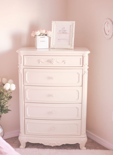 Bedroom Feminine, Muebles Shabby Chic, Bedroom Beautiful, Feminine Bedroom, Shabby Chic Living, Shabby Chic Room, Shabby Chic Dresser, Shabby Chic Living Room, Shabby Chic Bathroom