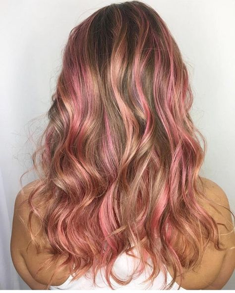 Pink Hair Highlights, Rose Gold Highlights, Pink Blonde Hair, Type Of Skin, Lighter Hair, Dyed Hair Inspiration, Barbie Hair, Dark Blonde Hair, Pink Highlights