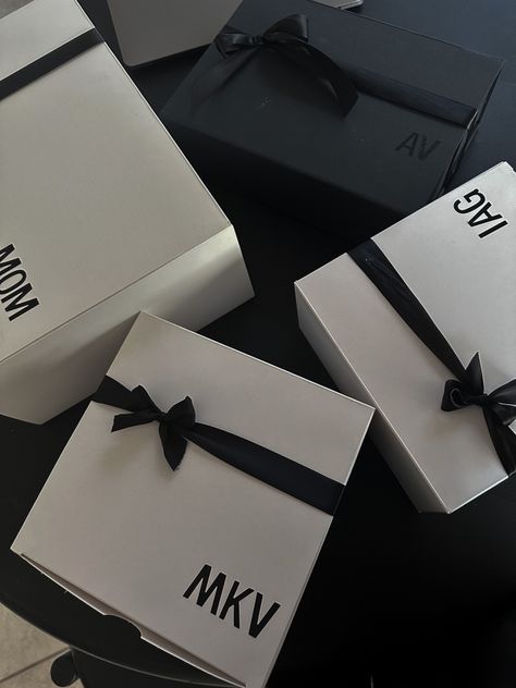 #bridesmaid #proposalideas #proposal #blackandwhite #wedding #weddingideas #giftideas #giftboxesideas #giftboxesdiy Bridemaids Boxes, Bridesmaid Proposal Diy, Black And White Wedding Theme, Proposal Boxes, White Wedding Theme, Proposal Box, Black And White Wedding, Wedding Plans, Bridesmaid Proposal