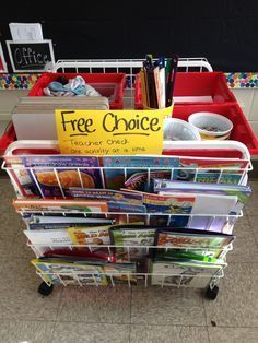 Free Choice Art Center - make free choice relax center for myself (incl. Art). I need to take more breaks! Art Teacher Supplies, Art Teacher Organization Ideas, Free Choice Art, Art On A Cart, Changes Art, Tab Art, Art Classroom Organization, Elementary Art Classroom, Art Classroom Management