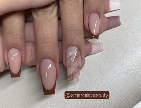 Beige Color Nails, Brown Square Nails Design, Minimalist Nails Ballerina, Simple Beige Nails, Atum Nails, Fall Vacation Nails, Nails Bailarina, Nude Square Nails, Acrylic Nails Ballerina