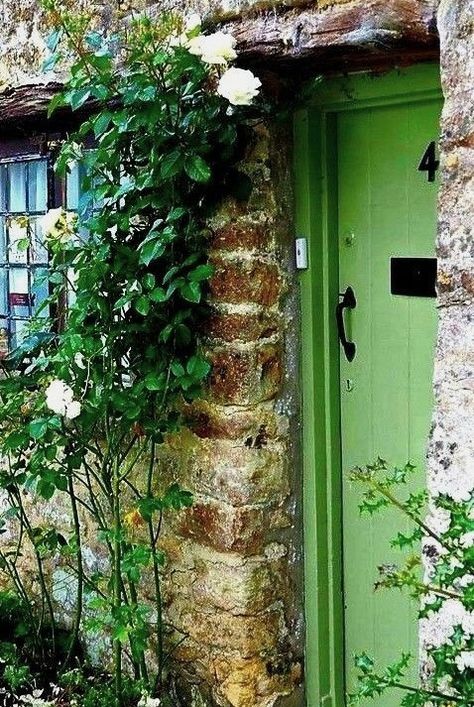 Cotswolds Villages, Arlington Row, Cottage Front Doors, English Country Cottages, Cotswolds Cottage, Pretty Houses, Cosy Cottage, Beautiful Places To Live, Ballerina Art