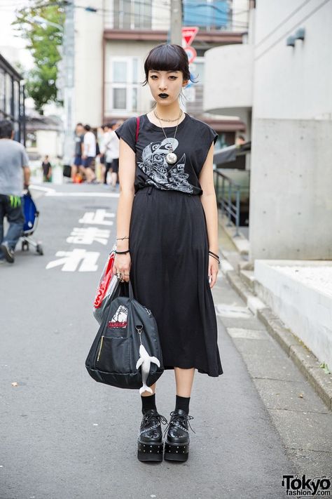 Japan Street Fashion, Japan Fashion Street, Estilo Harajuku, Tokyo Fashion Week, Harajuku Fashion Street, Tokyo Street Fashion, All Black Fashion, Black Lipstick, Tokyo Street Style