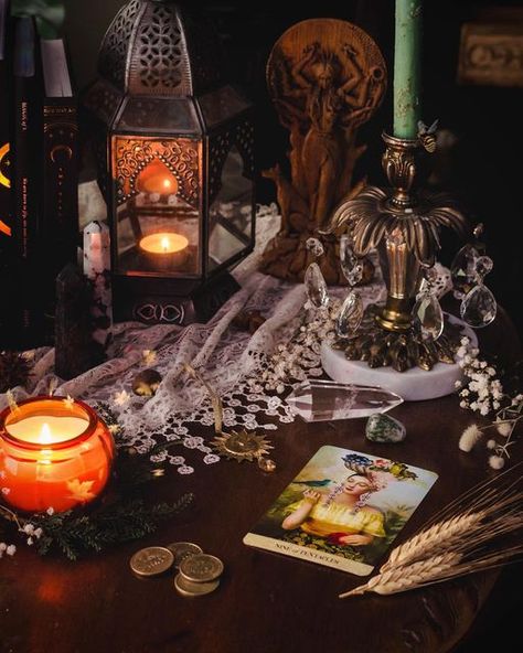 Maria 🌙 on Instagram: "🍂What do you place on your altar when you want financial abundance? 🍂It is completely natural around this time of year to step into the squirrel's energy and want to put goodies away for the winter so you can be comfortable. Luckily harvest decor is loaded with symbolism that can be easily used on your altar to call in that specific abundance. So here are a few Autumn-centric ideas! 🍂Plants Wheat stalks Acorns Apples Pumpkins 🍂Crystals Pyrite Citrine Yellow quartz 🍂M Winter Altar, Divination Methods, Harvest Decor, Financial Abundance, Yellow Quartz, Future Apartment, Harvest Decorations, The Winter, Rustic Decor