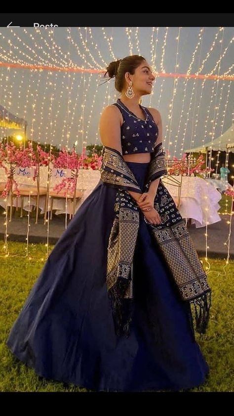 Friends Engagement Outfit Indian, Engagement Outfit Indian, Lehenga Color Combinations, Indian Outfits Modern, Gown Dress Party Wear, Outfit Indian, Function Dresses, Indian Outfits Lehenga, Wedding Lehenga Designs