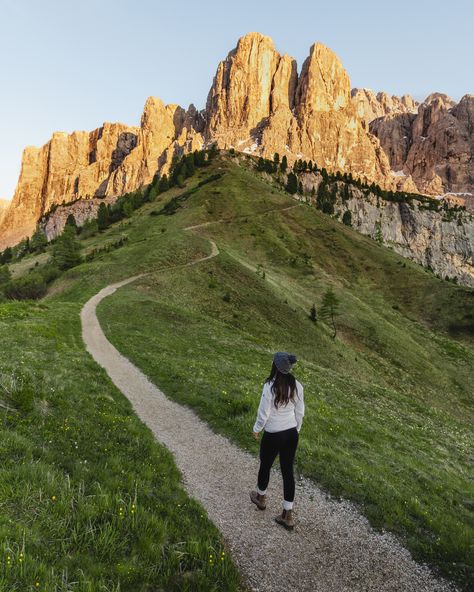 There is so much to see in the Dolomites—here are my top ten spots! #travel #Italy #Dolomites #hiking Dolomites Italy October, Hiking Dolomites Italy, Dolomites Outfit, Dolomites Photoshoot, Hiking Dolomites, Dolomites Hiking, Italy Road, Incredible Nature, Italy Travel Photography