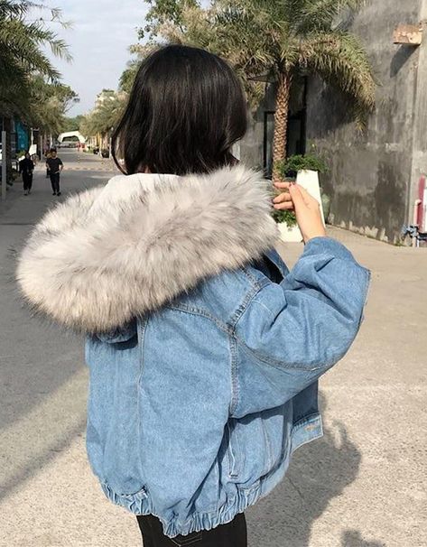 21fe5b8ba755eeaece7a450849876228desc42021517ri Denim Wool Jacket, Fur Outfit, Glamour Outfit, Summer Coats, Jean Jacket Women, Basic Jackets, Denim Coat Jacket, Winter Jackets Women, Dakota Johnson