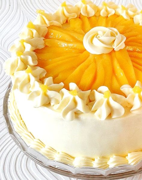 Buttercream Mango Cake - Mama's Guide Recipes Buttercream Recipes, Recipes Mango, Mango Bread, Pumpkin Yogurt, Cake Decorating Icing, Mango Cream, Mango Cake, Cake Buttercream, Mango Recipes