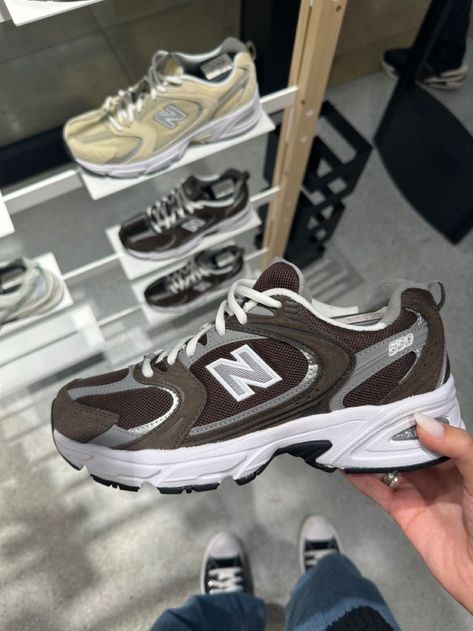 #newbalanceshoesoutfit New Balance 530 Brown Outfit, New Balance Shoes Brown, New Balance Brown Shoes, New Balance 530 Brown, Aesthetic Sneakers For Women, Fall Shoes Aesthetic, Brown New Balance Shoes, New Balance 530 Shoes, Balance 530 Shoes